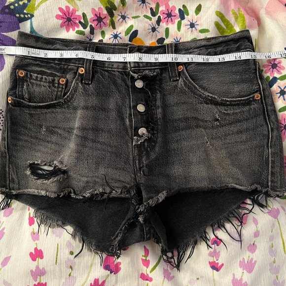 Levi's 501 High Rise Exposed Button Fly, washed black denim shorts, W27 - Picture 5 of 8